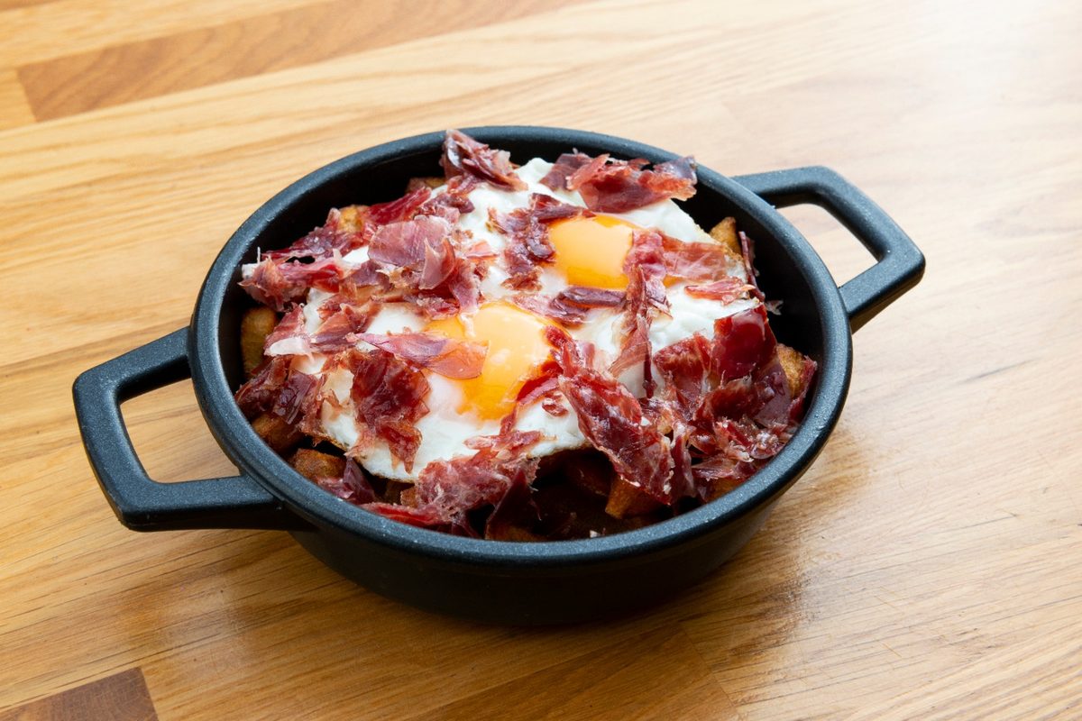 Huevos estrellados con virutas de jam&oacute;n ib&eacute;rico